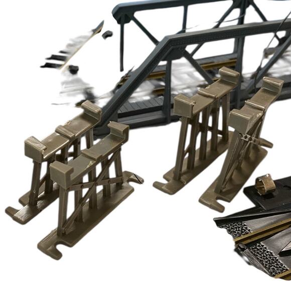 Life-Like Transformer Track Railroad Bridge & Trestle Set with Blinking Light - Picture 13 of 15